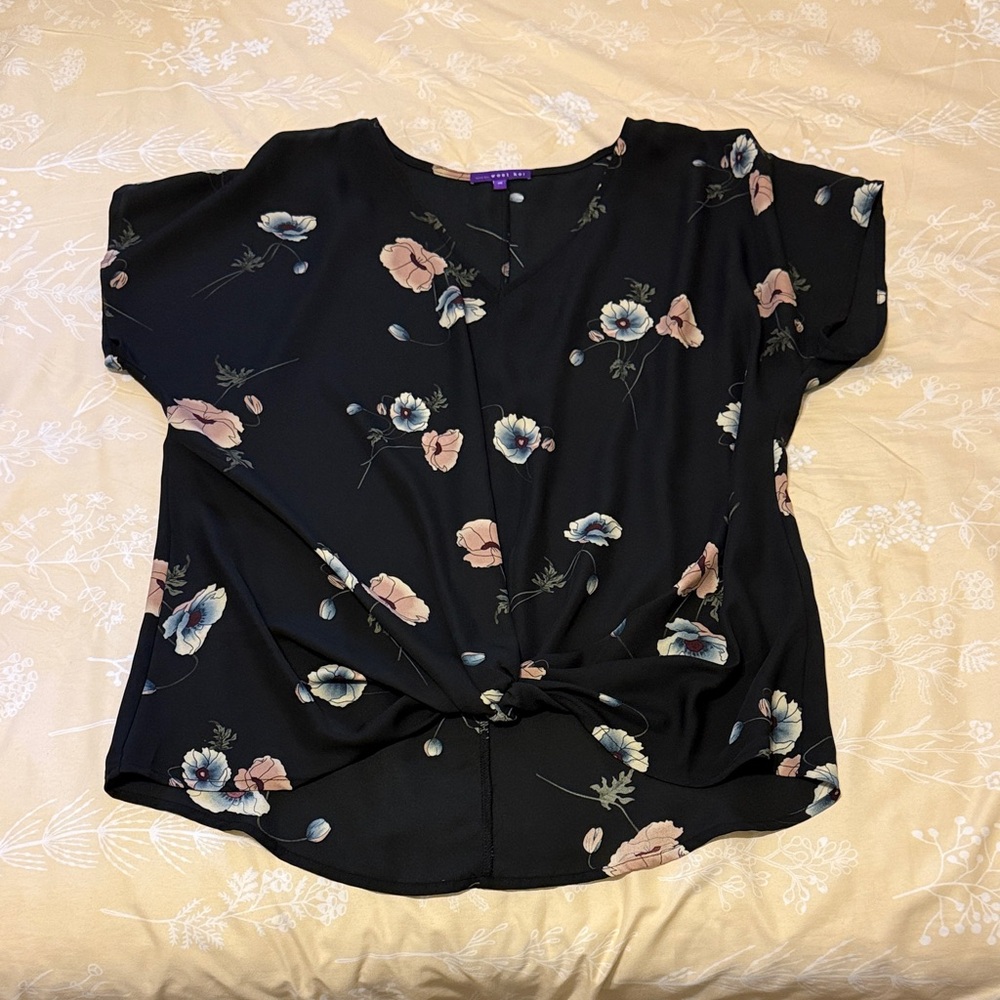 West Kei Black Floral Short Sleeve Blouse